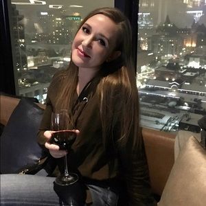 Meet your Posher, Cristina